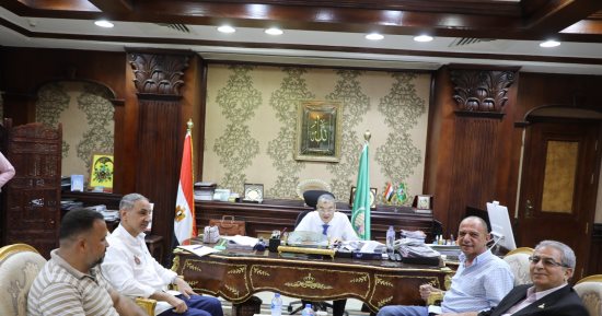 محافظ المنيا يلتقى عددا من أعضاء النواب والشيوخ لمناقشة قضايا المواطنين