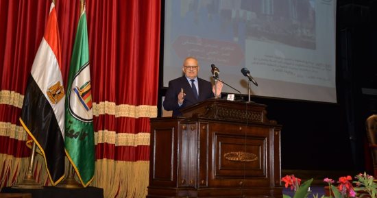 الخشت: إعداد برامج جديدة بالتعليم المدمج ودبلومات مهنية