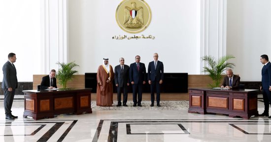 رئيس الوزراء يشهد توقيع وثيقة إتاحة الأرض لتطوير مشروع طاقة رياح بغرب سوهاج
