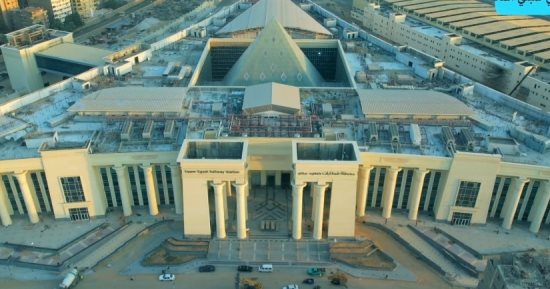 محطة قطارات الصعيد تتأهب للافتتاح.. تشطيب الأرصفة والمول التجارى.. سلالم كهربائية تربط كافة الأدوار.. مسار خاص بالمكفوفين من المدخل للرصيف.. تجربة الأرصفة وأنظمة الإشارات.. والافتتاح نهاية أغسطس