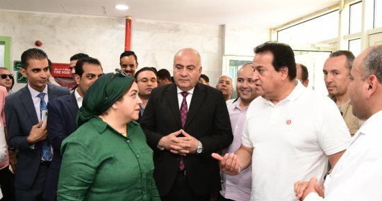 وزير الصحة ومحافظ قنا يتفقدان مشروع الامتداد الجديد لمركز الأورام