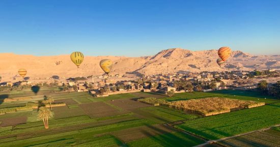 سماء الأقصر تشهد تحليق 28 رحلة بالون طائر على متنها 550 سائحا من حول العالم