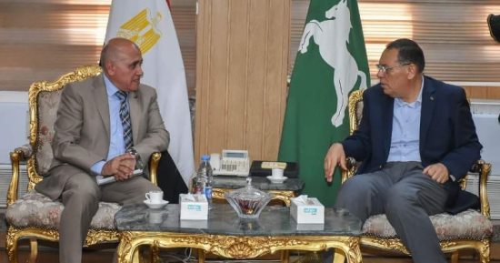محافظ الشرقية ورئيس جهاز تعمير سيناء يناقشان تنفيذ 10 مشاريع خدمية بالمحافظة 