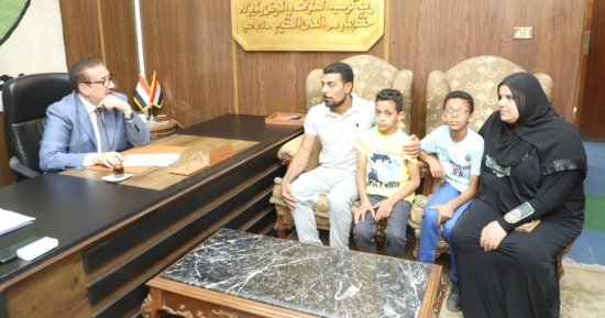 محافظ المنوفية يوجه بصرف مساعدات مالية عاجلة لأسرتين من الحالات الإنسانية