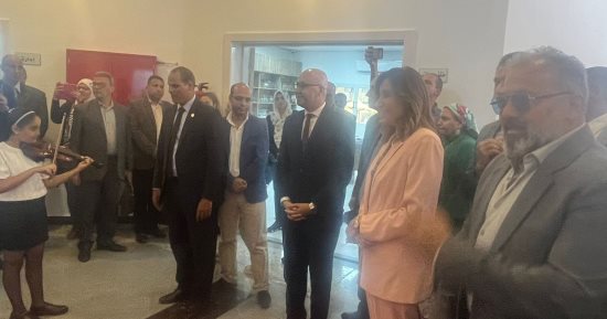 وزيرة الثقافة تفتتح المركز الثقافي التابع لهيئة الكتاب بمدينة الشروق.. صور