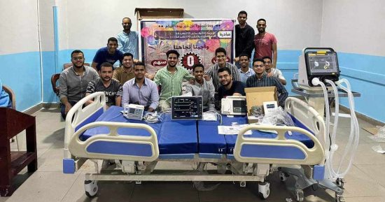 الدفعتان 11 و12 بـ"طب جنوب الوادى" يتبرعون بأموال حفل تجرجهم لصالح مرضى قنا