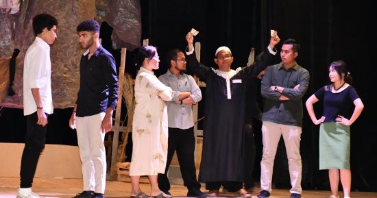 رئيس جامعة القناة يشهد حفلا فنيا فى نهاية اليوم الأول من مؤتمر الدراسات العليا
