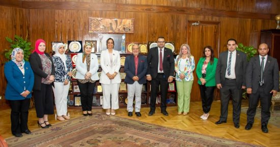 رئيس جامعة طنطا يستقبل وفد التنسيقية للتعريف بمبادرة التماسك الأسرى