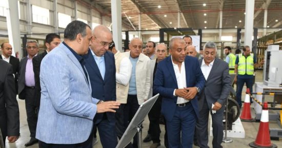 وزيرا "الإنتاج الحربى" و"الإسكان" يتفقدان "مصنع إنتاج المصاعد الكهربائية"