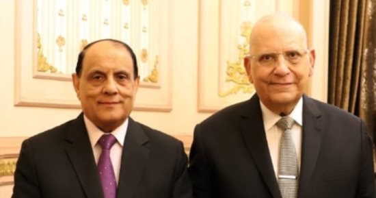 رئيس مجلس القضاء الأعلى يتلقى التهنئة بمنصبه الجديد من وزير العدل السابق