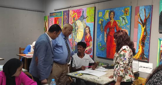 رئيس جامعة الأقصر يتابع اختبارات القدرات بكلية الفنون الجميلة