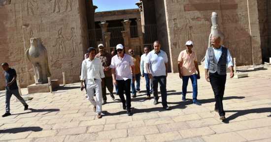 محافظ أسوان يتفقد مشروعات تطوير وتجميل الممشى السياحى بمدينة إدفو.. صور