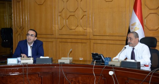 محافظ الإسماعيلية يناقش رفع كفاءة وتطوير الخدمات بالمنطقة الصناعية