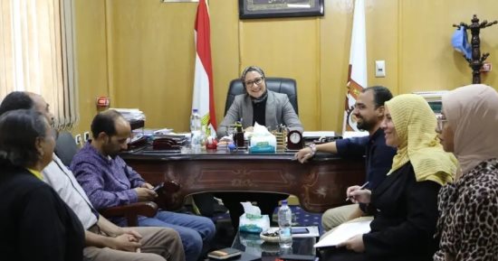 نائب محافظ الوادى الجديد تجتمع بلجنة المبادرة الوطنية للمشروعات الخضراء الذكية