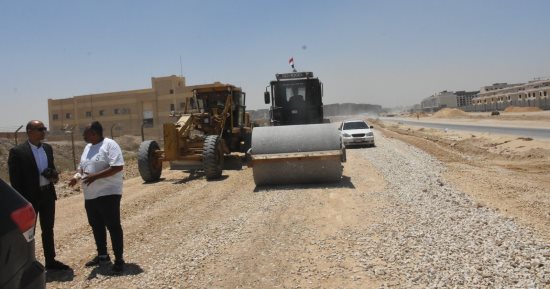 رئيس جهاز "القاهرة الجديدة" يتفقد مشروعات تطوير ورفع كفاءة محاور الطرق بالمدينة