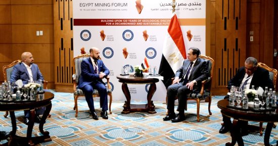 وزير البترول يلتقى وفد مجموعة الموارد الأوروآسيوية المتخصصة بالعمل بمجالات التعدين
