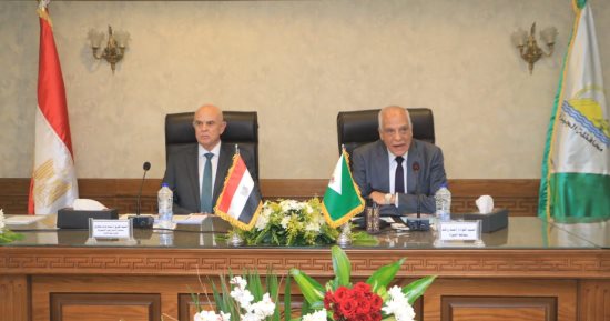 مستشار رئيس الجمهورية ومحافظ الجيزة يتابعان الموقف التنفيذى لمشروعات حياة كريمة