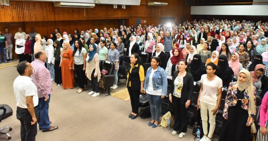محافظ أسيوط يلتقى المعلمين الجدد المقبولين فى مسابقة الـ 30 ألف معلم 