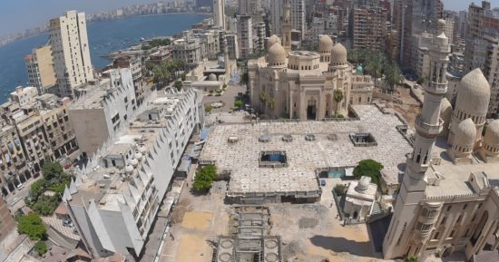 على غرار الحسين.. تطوير ساحة أبو العباس بالإسكندرية لرفع قيمتة الأثرية وزيادة معدلات زيارات المصريين والأجانب.. المحافظ: لم يتم تطويره منذ أكثر من 80 عاما.. والأعمال تشمل الساحة العلوية وساحة المقامات.. صور