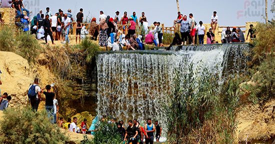 السياحة البيئية بالمحميات قبلة المصريين هربا من حر الصيف.. زيادة الإقبال بالإجازات والاستمتاع تحت شلالات وادى الريان المشهد المتكرر.. ورحلات اليوم الواحد تنشط فى الفيوم وكفر الشيخ ورأس البر.. صور