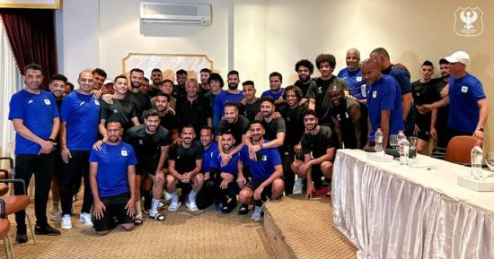 كامل أبو على يجتمع بلاعبى المصرى قبل مواجهة سيراميكا فى نهائى كأس الرابطة 