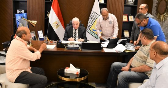 محافظ جنوب سيناء يعتمد أول رخصة مبان مؤمنة مميكنة ضمن توجهات الدولة بالتحول الرقمى