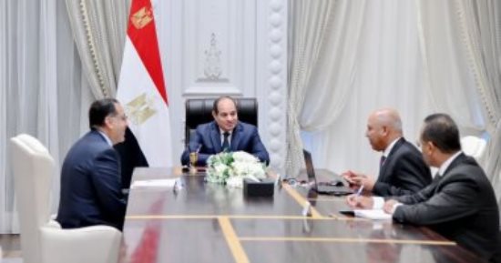 صحيفة كويتية تبرز توجيه الرئيس السيسى بتعزيز نشاط الموانئ المصرية 