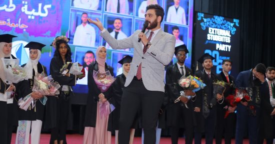  رئيس جامعة كفر الشيخ يشهد حفل تخرج دفعة 2023 من الطلاب الوافدين بكلية طب الأسنان