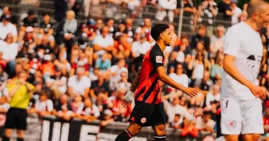 مرموش يشارك فى تعادل أينتراخت فرانكفورت ودياً مع فيتيسه الهولندى