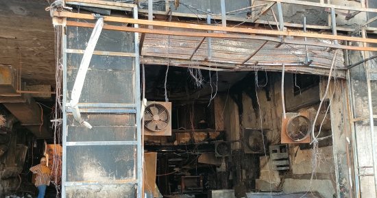 حريق محطة الرمل بالإسكندرية.. النيران التهمت محتويات محل وقاعة مناسبات ومحل نظارات