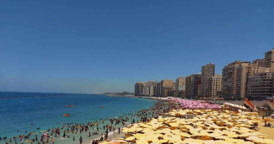 الإسكندرية تشهد ذروة موسم المصيف مع الموجة الحارة.. إقبال كبير على جميع الشواطئ الشرقية والغربية.. توافد مكثف لرحلات اليوم الواحد بالإجازات.. و"السياحة والمصايف" تشن أولى حملات "اعرف حقك" لتوعية المصطافين.. صور