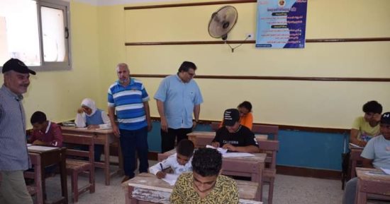 وكيل تعليم جنوب سيناء يتابع امتحان الدور الثانى بمدرسة رفاعة الطهطاوى بطور سيناء