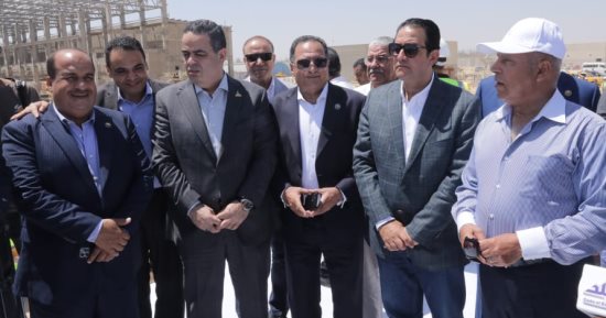 وزير النقل ووفد برلمانى يتفقدان مشروع مونوريل غرب النيل.. صور