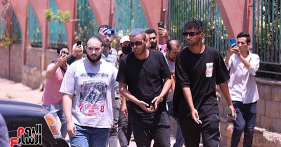 وصول جثمان والد مى كساب إلى مسجد الشرطة لأداء صلاة الجنازة