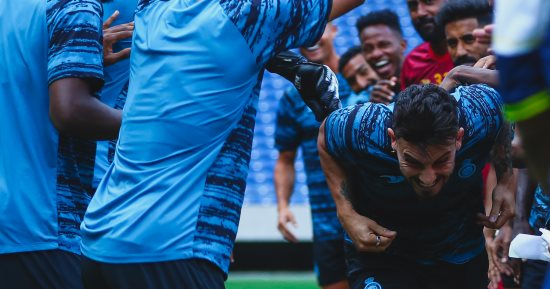 نادي النصر السعودي يرحب بالنجم البرازيلي تيليس فى التدريبات.. صور