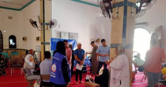 وكيل صحة الإسماعيلية يشيد بجهود الفرق الطبية المشاركة بمبادرة 100 يوم صحة.. صور