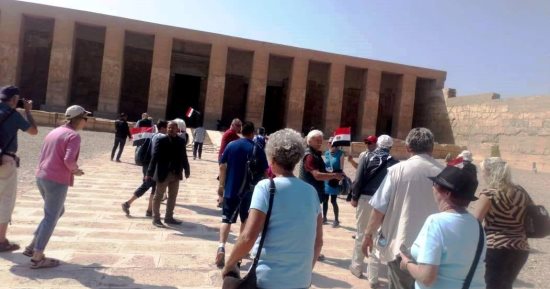 سوهاج على الخريطة السياحية.. تضم أشهر المعابد "أبيدوس" تستقبل 25 ألف زائر خلال 5 أشهر.. معبد سيتى الأول تم إنشاؤه من 3500 سنة وكان مقصدا لحجاج المصريين القدماء.. والمحافظ: سنطور المنطقة لتصبح عالمية.. صور