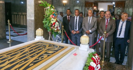 ذكرى ثورة 23 يوليو…"رحل جسده وبقيت زعامته".. محبو جمال عبد الناصر يتوافدون على ضريح الزعيم لإحياء ذكرى ثورة يوليو.. عبد الحكيم عبد الناصر: الصورة باقية فى وجدان كل مصرى.. والمصريون يقظون ضد أى مؤامرات.. صور