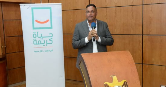 محافظ الدقهلية يدشن مبادرة 600 ألف باب رزق ويسلم 106 شباب قروضا لمشروعات صغيرة