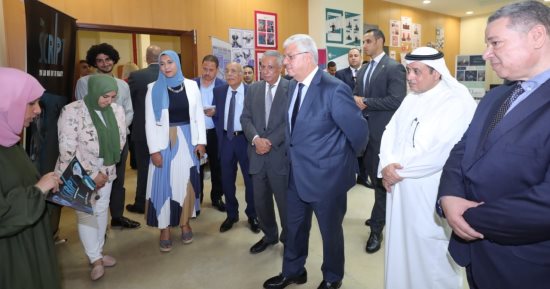 وزير التعليم العالي يزور الجامعة العربية المفتوحة ويشيد باستعداداتها للعام الدراسي