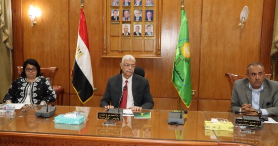 رئيس جامعة المنوفية يلتقى مسئولى المقاولين العرب لمتابعة سير العمل بمستشفى الطوارئ