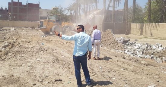 إزالة تعديات ومخالفات بناء خلال حملات بمراكز الجيزة.. صور