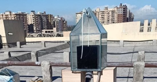 تحلية المياه عن طريق الطاقة الشمسية مشروع حاصل على المركز الأول بمسابقة ITC.. الطالبتان المبتكرتان: تعددت مشروعات تحلية المياه بالطاقة الشمسية وهدفنا تحلية أكبر قدر من المياه ليلا ونهارا في أقصر مدة زمنية.. صور