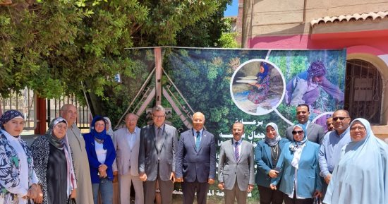 محافظ القليوبية ورئيس جامعة بنها يتابعان فعاليات "إحنا معاك" لرعاية الأسرة المصرية