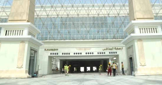 شاهد أعمال التشطيبات النهائية بمحطة سكك حديد صعيد مصر.. صور