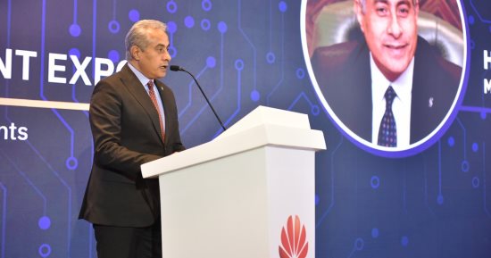 وزير العمل يفتتح ملتقى توظيف يوفر فرص عمل فى 70 شركة اتصالات 
