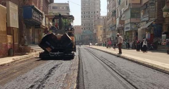رفع كفاءة ورصف 6 طرق بمدينة ملوى جنوب المنيا