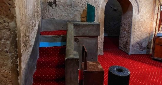 قصة احتفالات أقباط إسنا بذكرى استشهاد الأنبا بضابا أسقف قفط وشهداء مذبحة إسنا