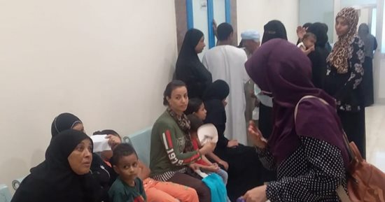 قطار 100 يوم صحة فى الأقصر يصل لمحطته الـ30 بفحص أهالى الزينية والكرنك