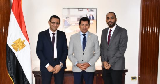 نقيب الصحفيين يلتقى وزير الشباب والرياضة لإنهاء كل مشكلات النادى النهرى